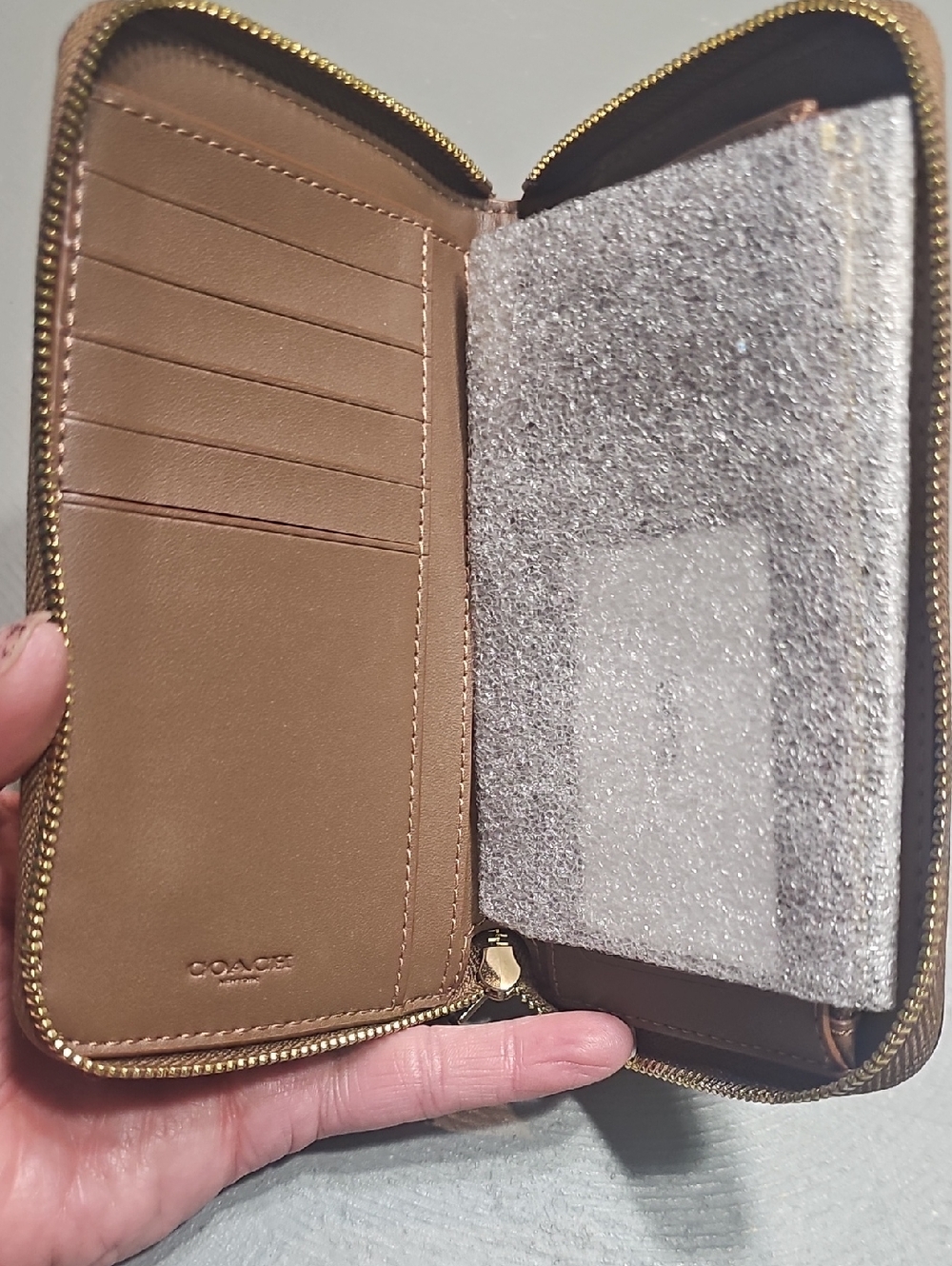 Coach Medium ID Zip Wallet In Signature Canvas Khaki/Saddle C4124 - Picture 4 of 10